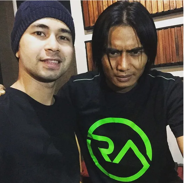Lagu yang ditulis oleh Charly itu berjudul Penerus Darahku. Raffi pun baru saja menyelesaikan proses rekaman untuk lagu terbarunya ini.