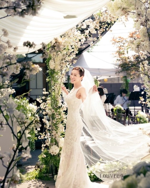 FOTO: Pernikahan Cantik Elegan Aktris Korea Kim Jung Eun, Lovely.
