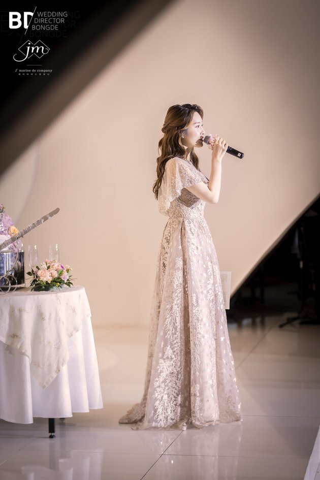PHOTO: Former T-Ara Member Han Ahreum's Wedding, Looking Gorgeous at the Altar with Her Husband