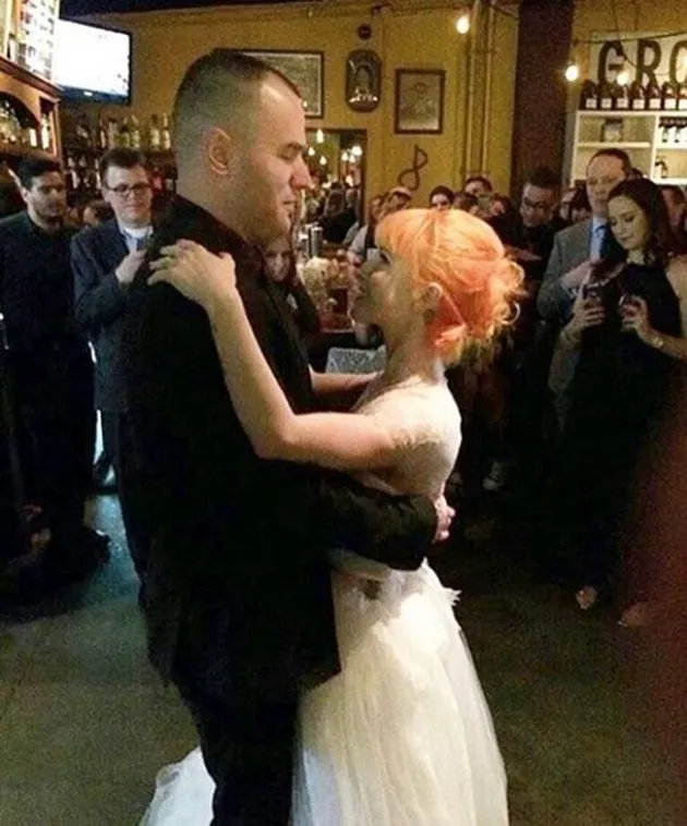 Foto Pernikahan Hayley Williams & Chad Gilbert