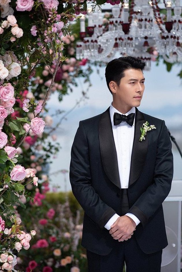Inilah potret Hyun Bin di hari pernikahannya. Gagah dan bagai pangeran di cerita dongeng nggak sih?