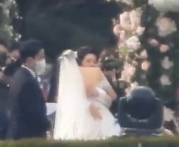 Hyun Bin and Son Ye Jin's Wedding Photos as Beautiful as a Korean Drama, Gong Hyo Jin Captures the Bride's Bouquet
