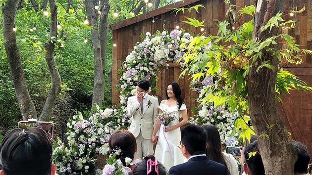 Jang Hansol dan Jeanette Ong resmi menggelar acara pernikahan pada hari Sabtu (25/6) kemarin.