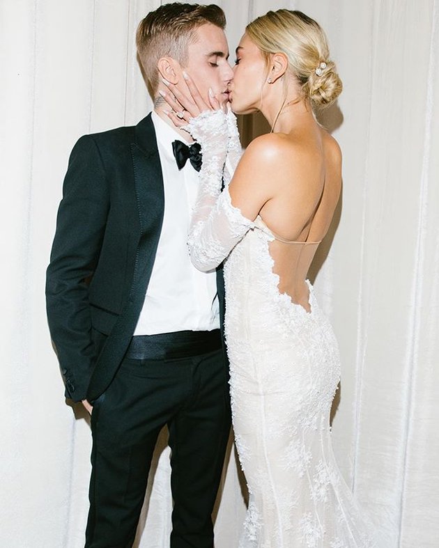 PHOTO: Justin Bieber's Wedding, Hailey Baldwin's Unique & Beautiful Dress!