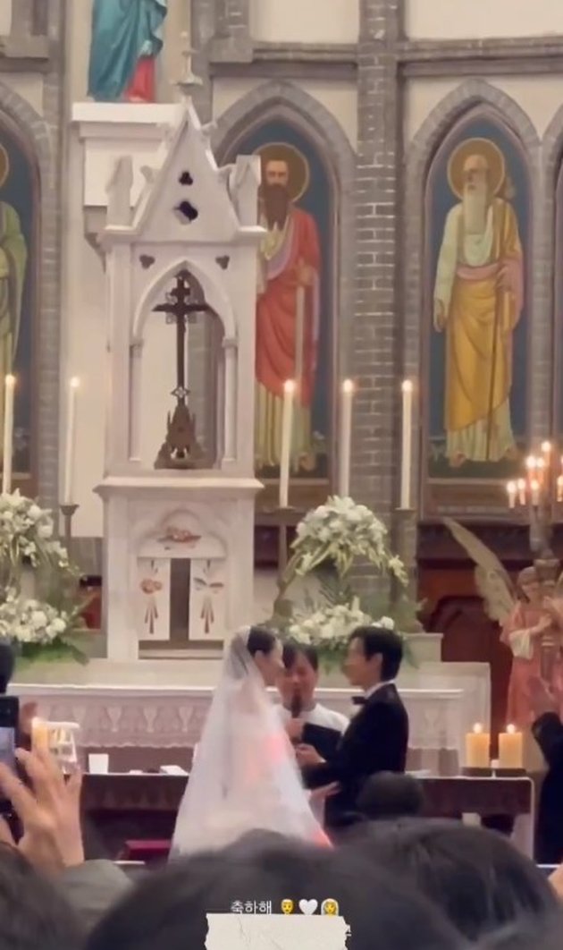 Kim Dong Wook and Stella Kim's Wedding Photos at the Cathedral, Attended by Many Top Korean Actors