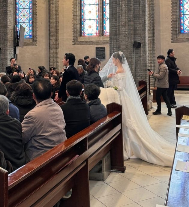 Kim Dong Wook and Stella Kim's Wedding Photos at the Cathedral, Attended by Many Top Korean Actors