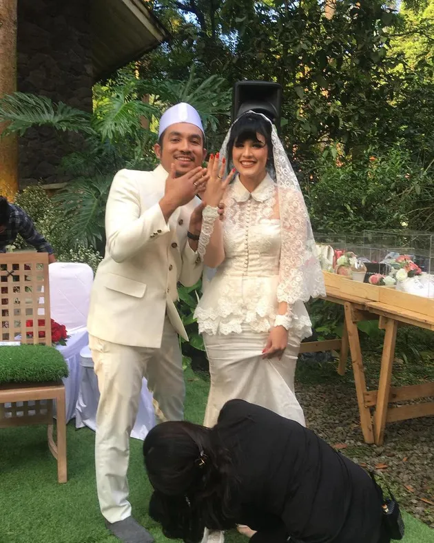 Foto Pernikahan Komo Ricky