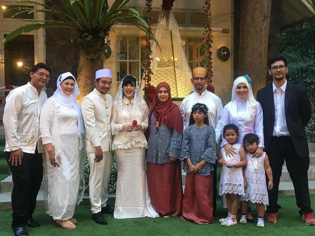 Foto Pernikahan Komo Ricky