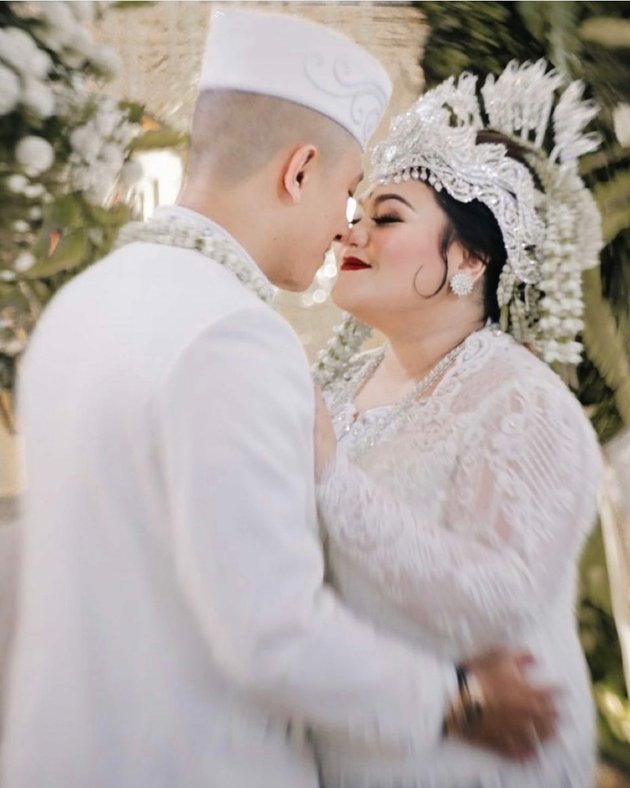 Olivia Nathania's Wedding Photos, Daughter of Nia Daniaty, Her Husband is a Correctional Analyst