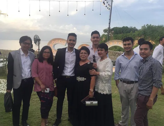 Stefan William Celine Evangelista menikah