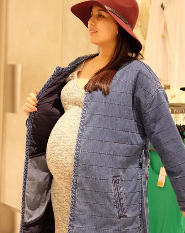 Perut buncit Tya Ariestya