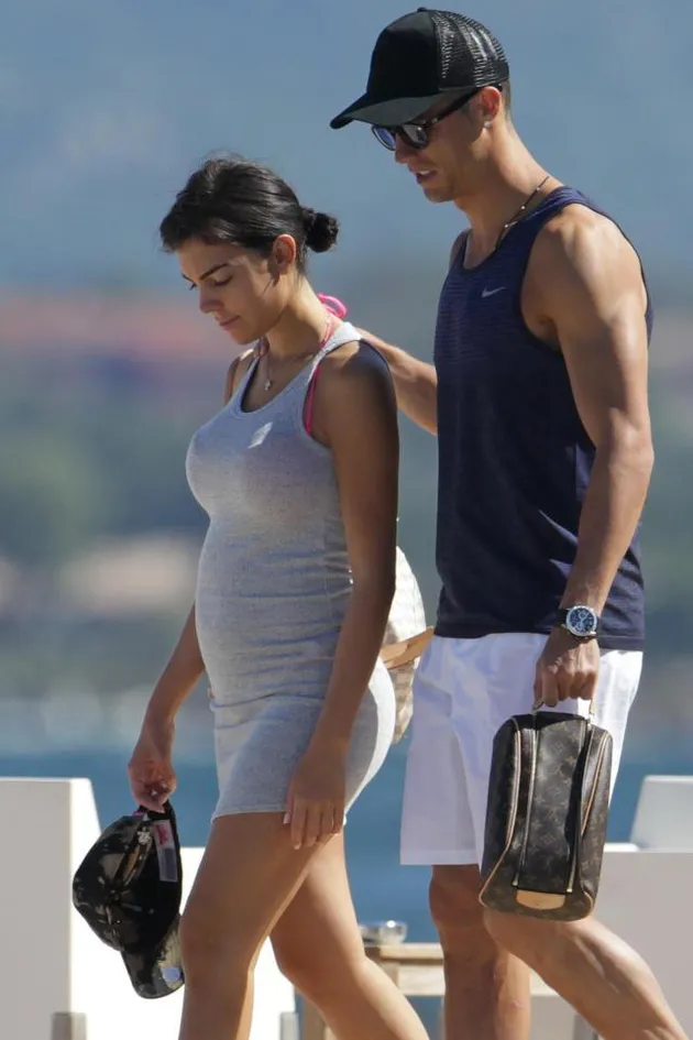 Georgina Rodriguez - Pacar Cristiano Ronaldo Hamil