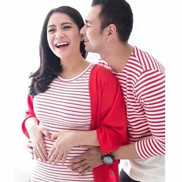 [FOTO] PERUT NAGITA SLAVINA MEMBUNCIT, RAFFI AHMAD MAKIN 