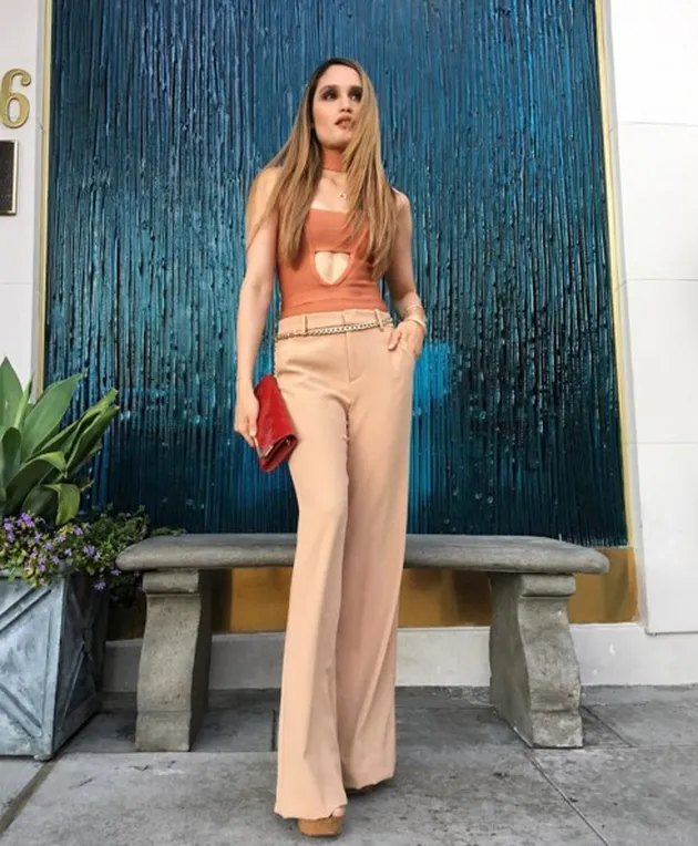 Perut Six Pack Cinta Laura