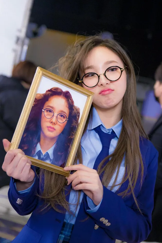 TWICE - What is Love?