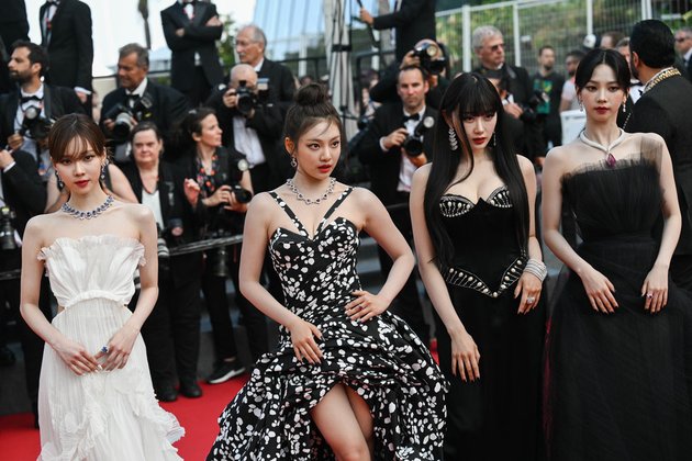 Winter, Ningning, Giselle, dan Karina begitu datang berempat di red carpet Cannes langsung membuat semua mata tertuju kepada mereka.