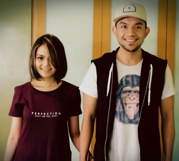 Pesona Cantik Rina Nose