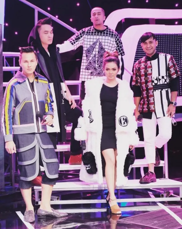 Pesona Cantik Rina Nose