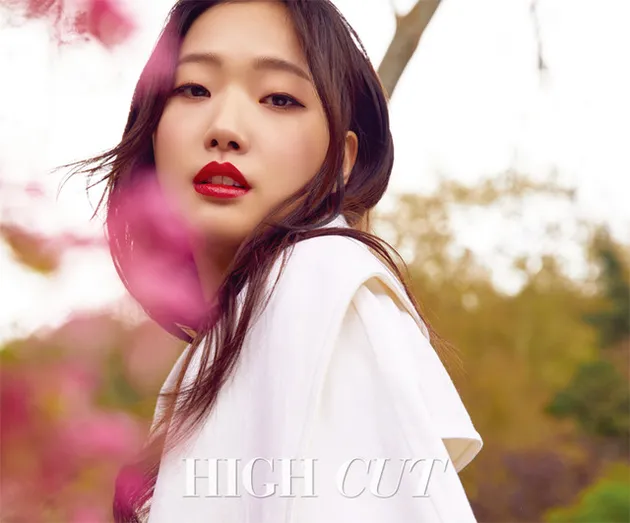 FOTO: PESONA KIM GO EUN YANG MAKIN CANTIK & KECE PASCA 