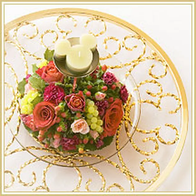 Sandra Dewi di Disneyland