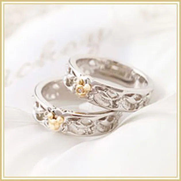 Sandra Dewi di Disneyland