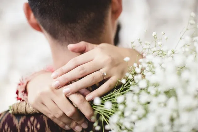 Putri Titian - Junior Liem tunangan