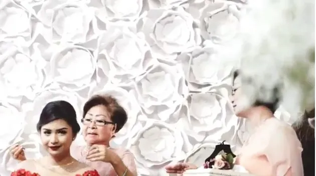 Putri Titian - Junior Liem tunangan