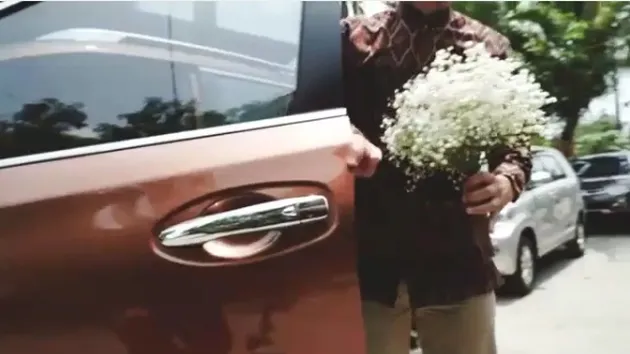 Putri Titian - Junior Liem tunangan