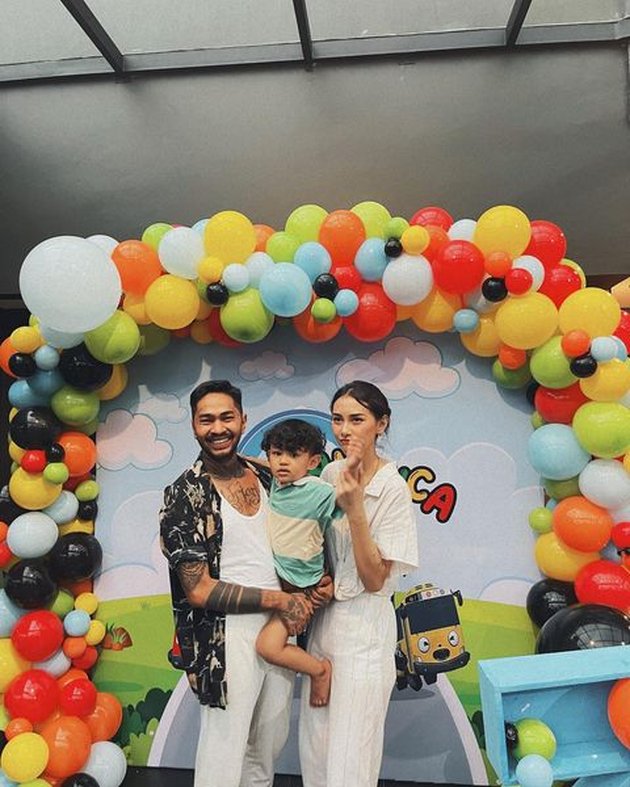 Pesta ulang tahun belum lama ini digelar untuk merayakan usia tiga tahun Juan, anak dari Onadio Leonardo. Sang istri yakni Beby, sempat unggah deretan foto perayaan tersebut di Instagram.