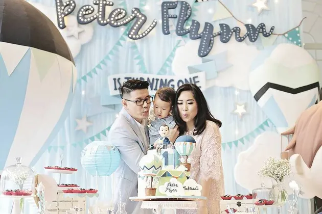 Syahrini di Ultah Peter Flynn