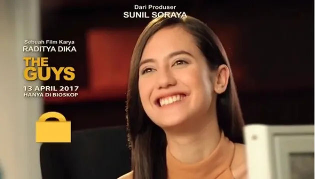Di antara sederet aktor dalam film THE GUYS, Pevita Pearce adalah satu-satunya pemeran utama wanita nih. Ia mendampingi Raditya Dika dll.