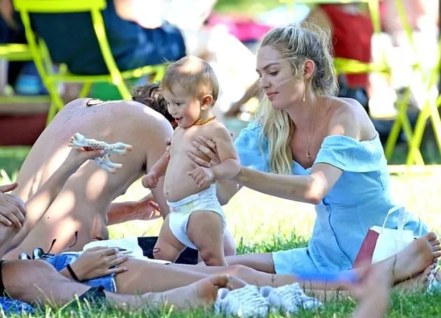 Candice Swanepoel &amp; Anaknya