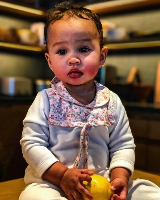 Anak John Legend - Chrissy Teigen