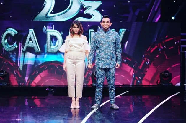 Rina Nose - Fakhrul Razi Gandengan Mesra