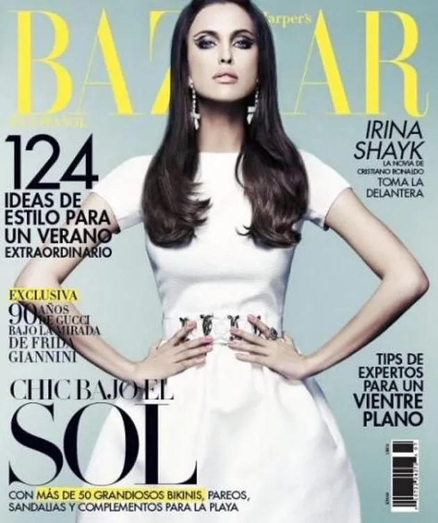 Pose Hot Irina Shayk di Cover Majalah