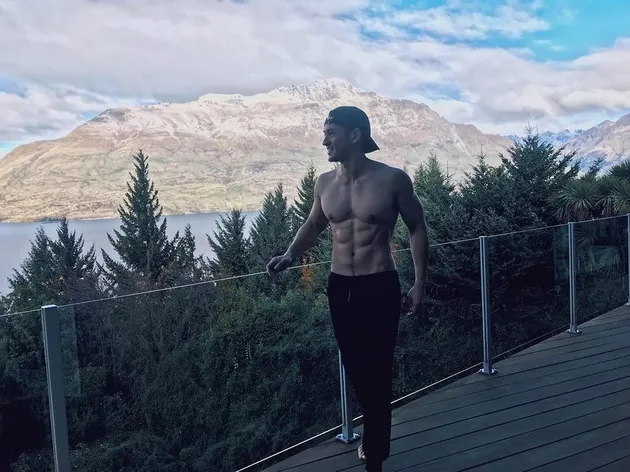 Chocolate Abs Andrew White
