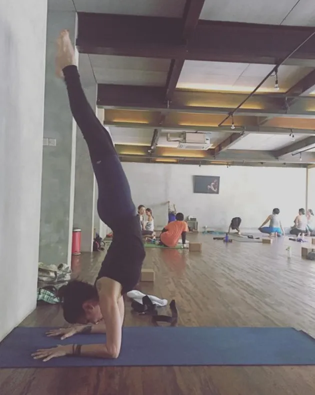 Pose Yoga Eva Celia