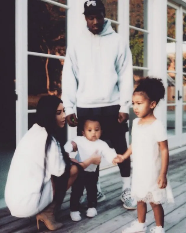 Kim Kardashian &amp; Anaknya