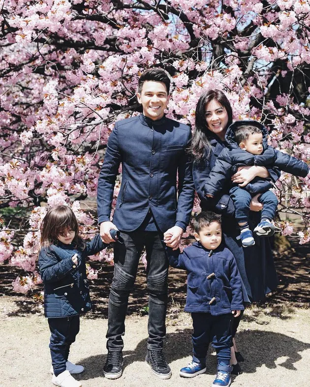 Keluarga Jonathan Frizzy