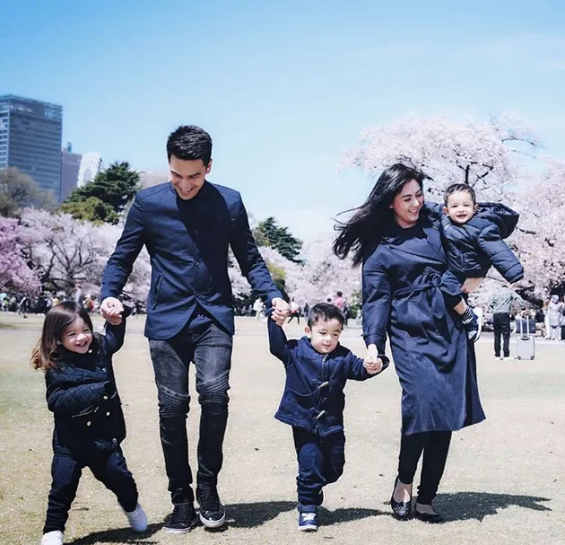 Keluarga Jonathan Frizzy