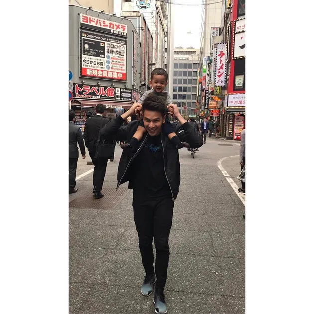 Keluarga Jonathan Frizzy