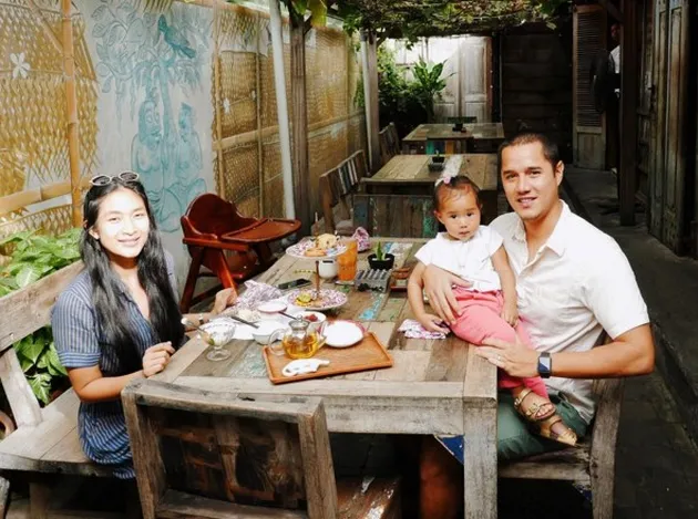 keluarga happy salma, keluarga selebriti, suami happy salma