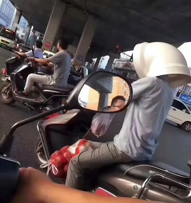 Kelakuan Berbahaya Pengendara di Jalan Raya