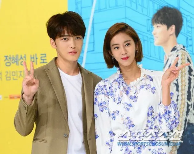 Di drama Manhole, Jaejoong dan UEE berperan sebagai sahabat. Jadi nggak heran kalau mereka butuh chemistry yang nyata. Dan tampaknya mereka berhasil.