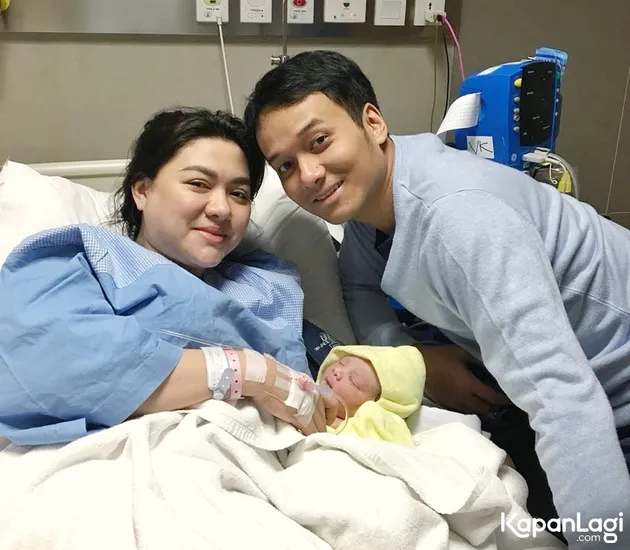 Vicky Shu Melahirkan