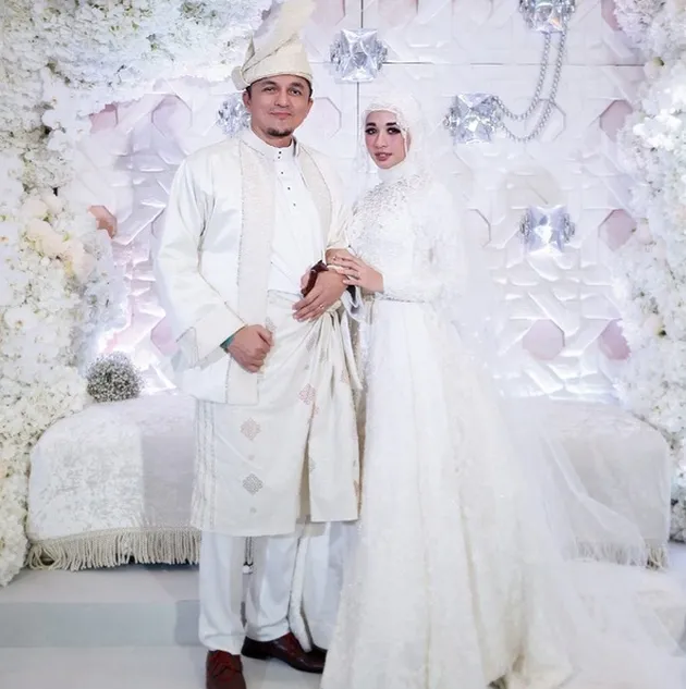 Laucya Cynthia Bella &amp; Engku Emran