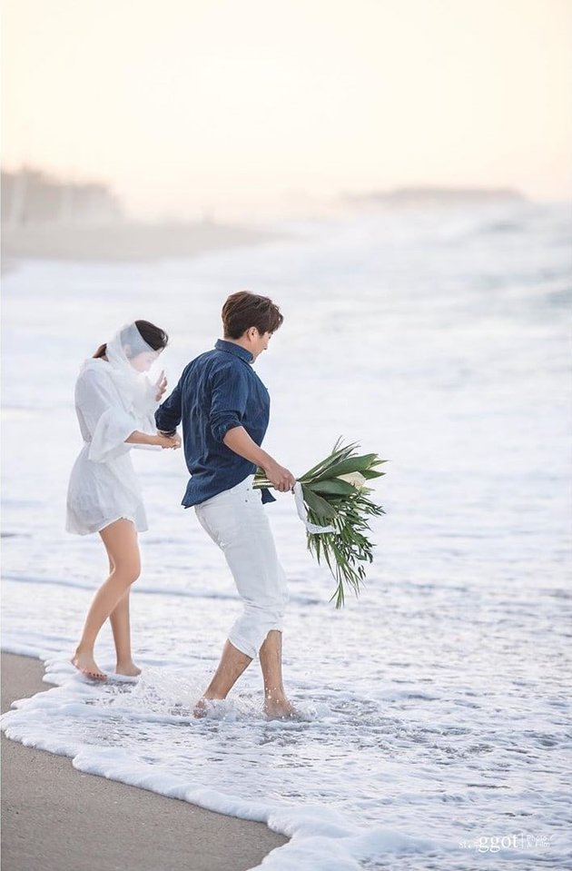 PHOTO: Prewedding of Lee Wan, Kim Tae Hee's Younger Brother, Romantic and Full of Happiness with Future Wife