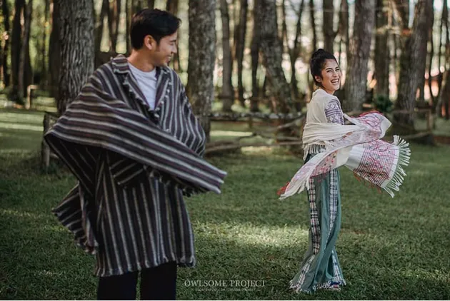 FOTO: Prewed Romantis Tarra Budiman - Gya Sadiqah di Hutan ...