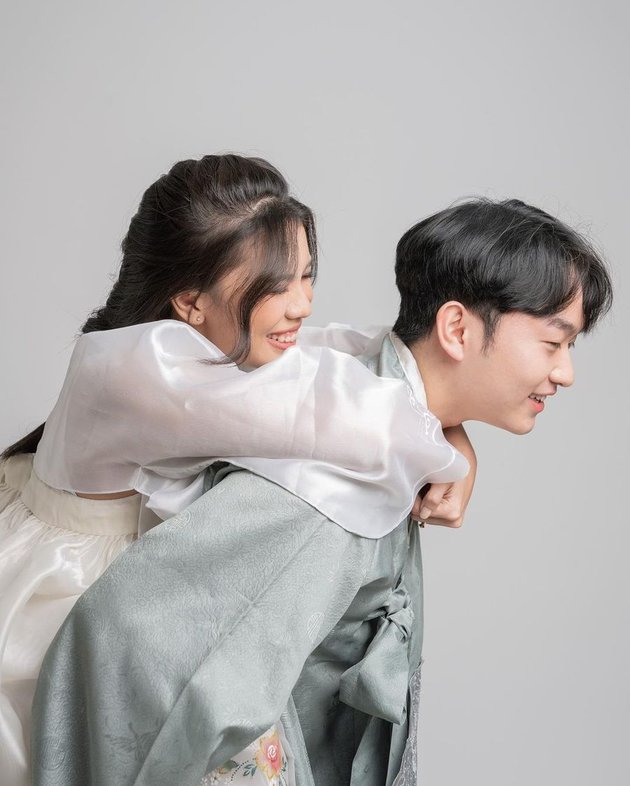 Rachel Yahya and Park Yong Gwan's Pre-Wedding Photos Wearing Hanbok, Daughter and Son-in-Law of Helmy Yahya from Korea