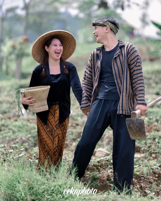 Pre-wedding Photos of Reiner Manopo, the Colossal Actor of Indosiar, Romantically Bringing a Lunch Box in the Rice Field with His Future Wife